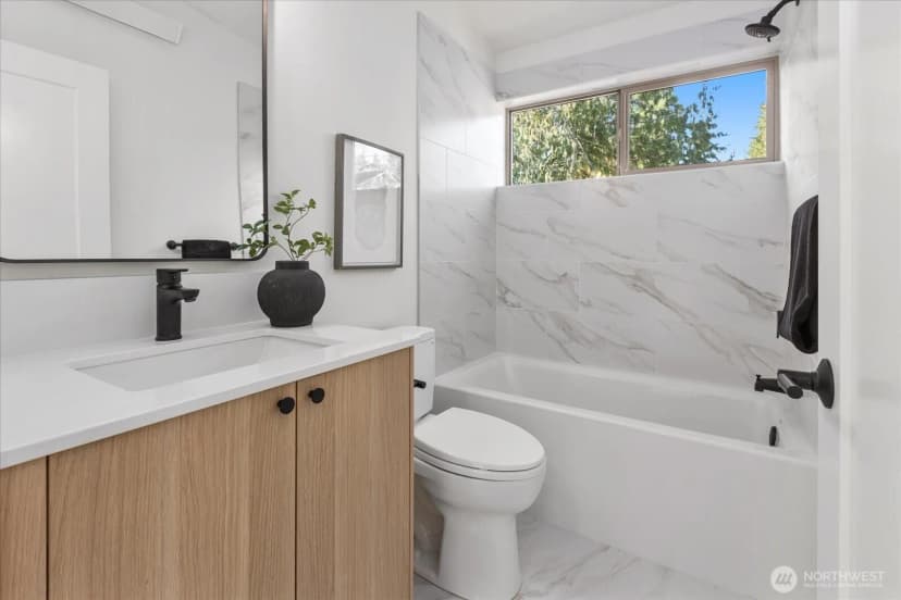 Property photo for 12044 Hiram Place Place Ne #c, Seattle photo 18