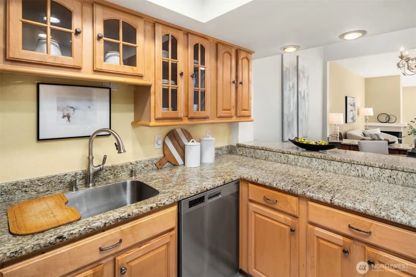 Property photo for 10907 Ne 41st Drive, Kirkland photo 11