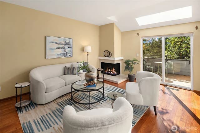Property photo for 10907 Ne 41st Drive, Kirkland photo 2