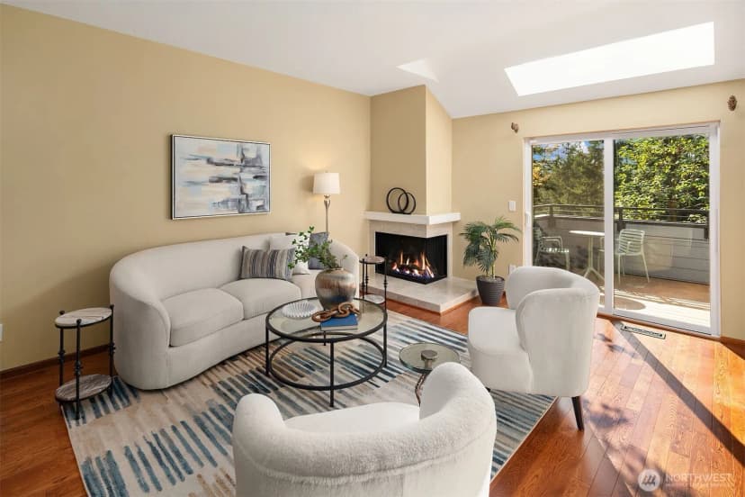 Property photo for 10907 Ne 41st Drive, Kirkland photo 2