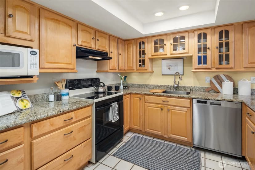 Property photo for 10907 Ne 41st Drive, Kirkland photo 3