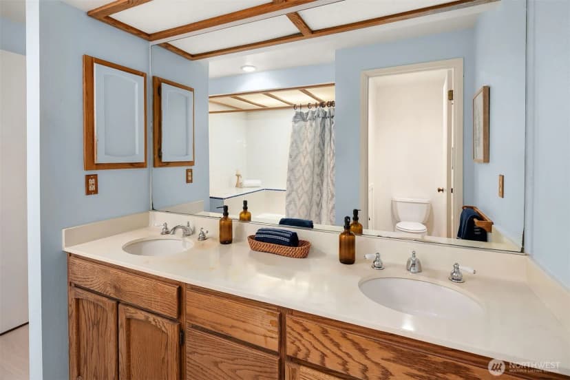 Property photo for 10907 Ne 41st Drive, Kirkland photo 24