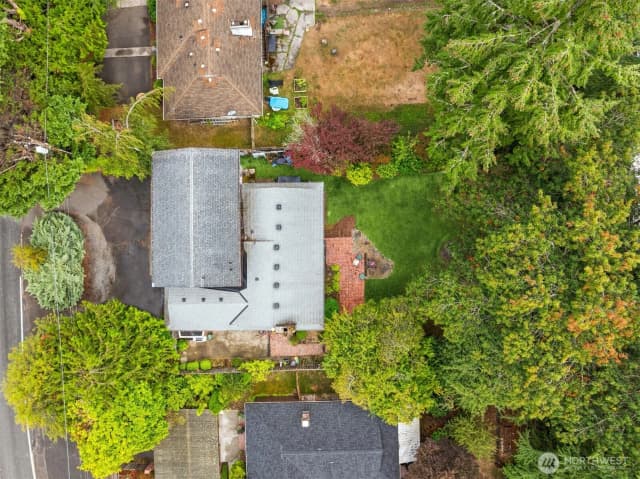 Property photo for 1652 104th Avenue Se, Bellevue photo 2