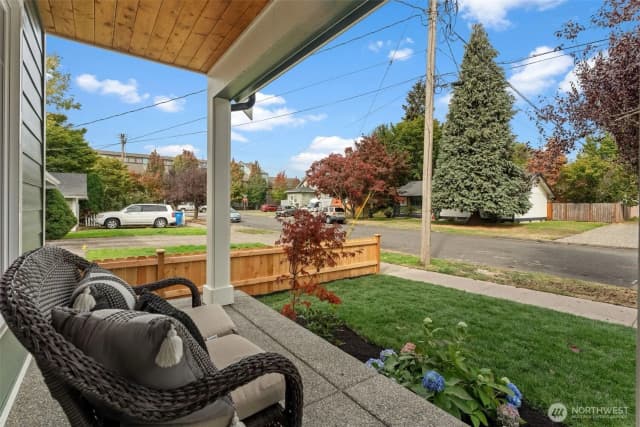 Property photo for 520 3rd Avenue Ne, Puyallup photo 3