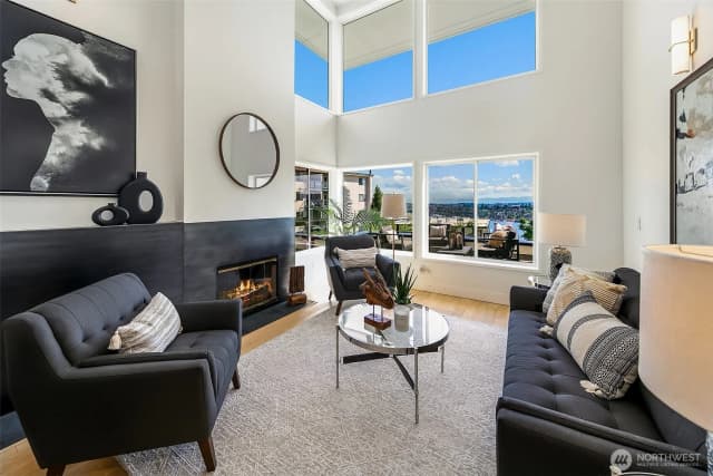 Property photo for 2400 Aurora Avenue N #210, Seattle photo 3