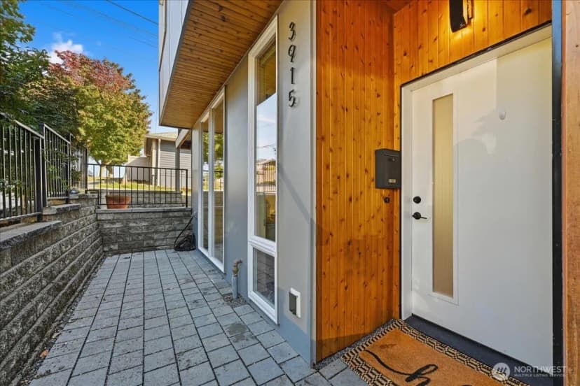 Property photo for 3915 Sw Genesee Street, Seattle