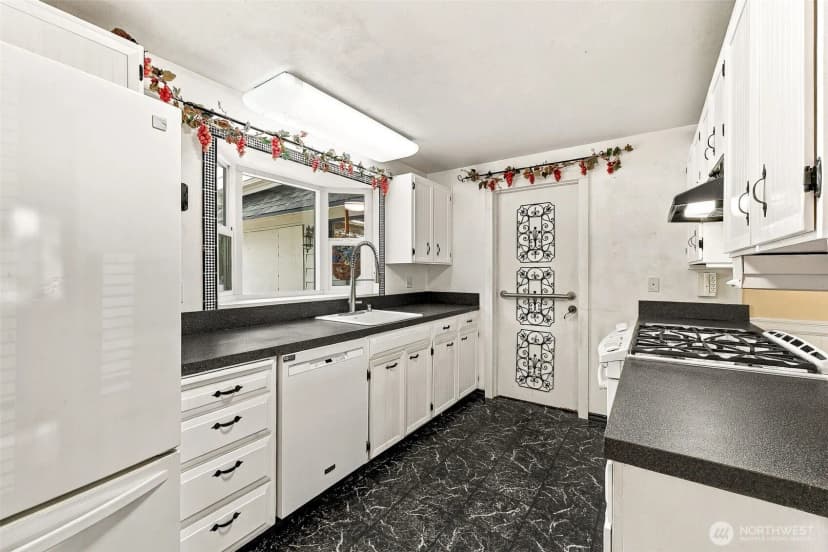 Property photo for 28807 20th Place Se, Federal Way photo 8