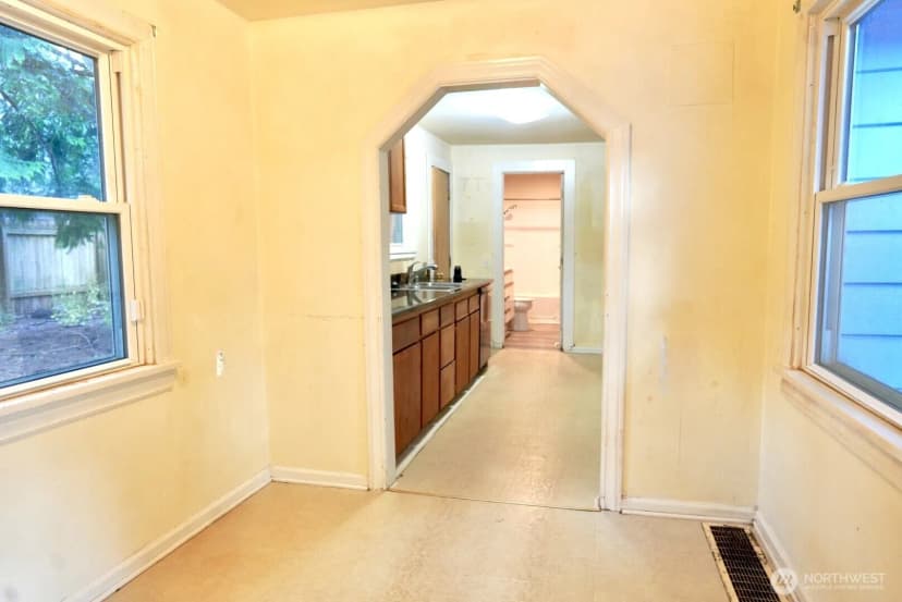 Property photo for 14040 Ashworth Avenue N, Seattle photo 6