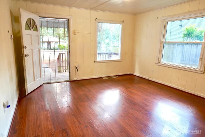 Property photo for 14040 Ashworth Avenue N, Seattle photo 4