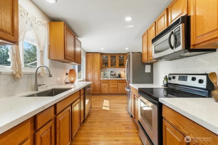 Property photo for 8622 Ne 139th Street, Kirkland photo 9