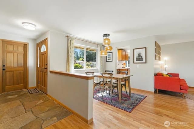 Property photo for 8622 Ne 139th Street, Kirkland photo 2