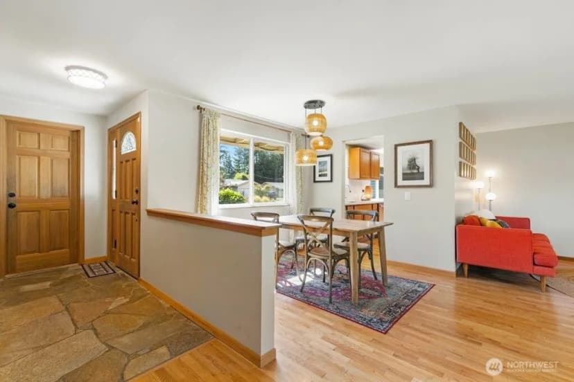 Property photo for 8622 Ne 139th Street, Kirkland photo 2