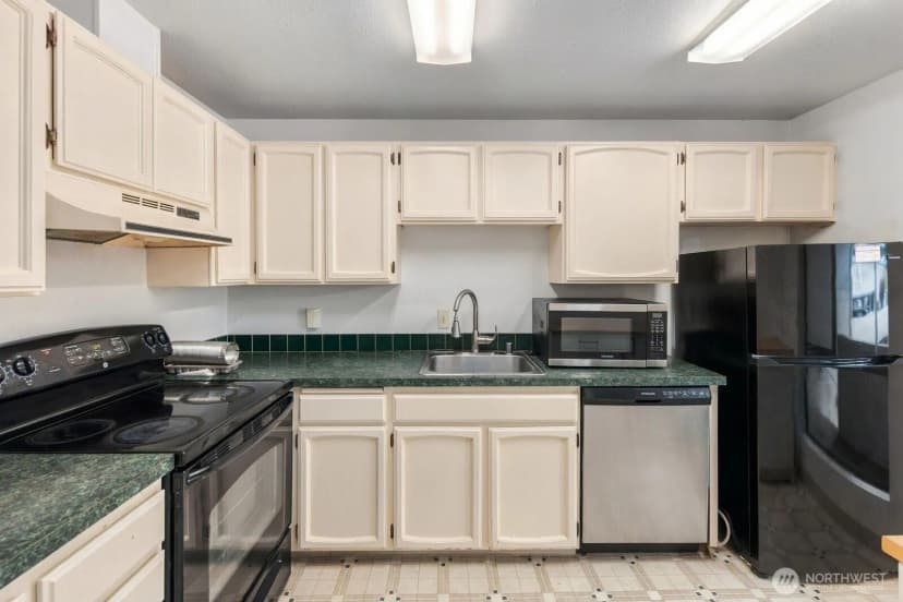Property photo for 1622 103rd Place Ne #l3, Bellevue photo 18