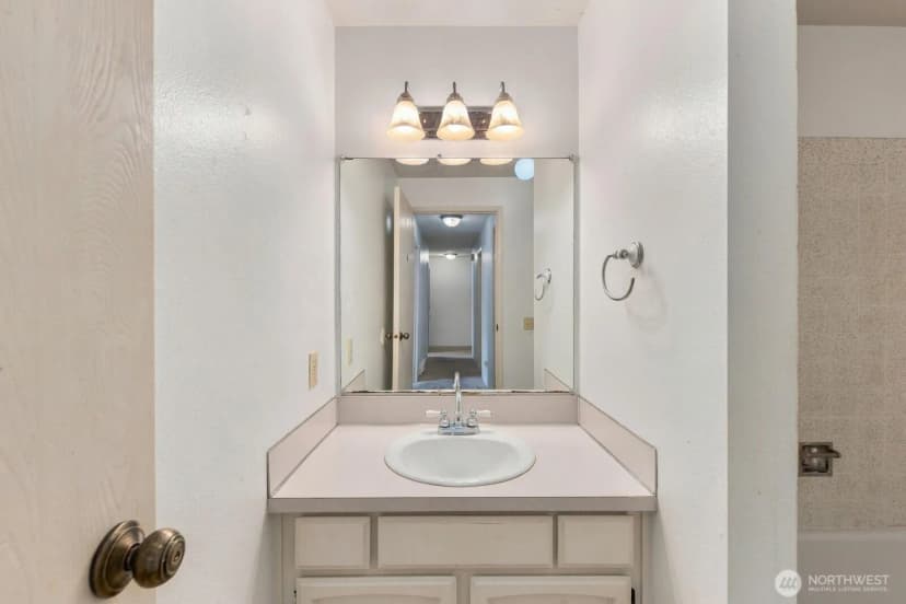 Property photo for 1622 103rd Place Ne #l3, Bellevue photo 27