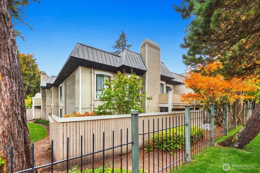 Property photo for 1622 103rd Place Ne #l3, Bellevue photo 31