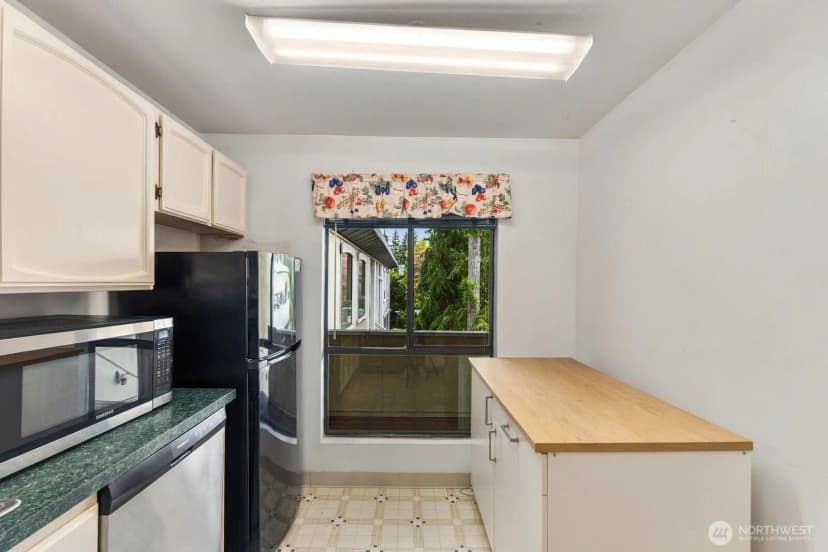 Property photo for 1622 103rd Place Ne #l3, Bellevue photo 20