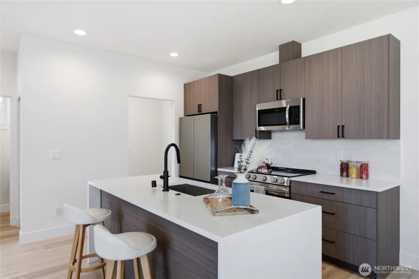 Property photo for 9323 Marcus Avenue S, Seattle photo 11