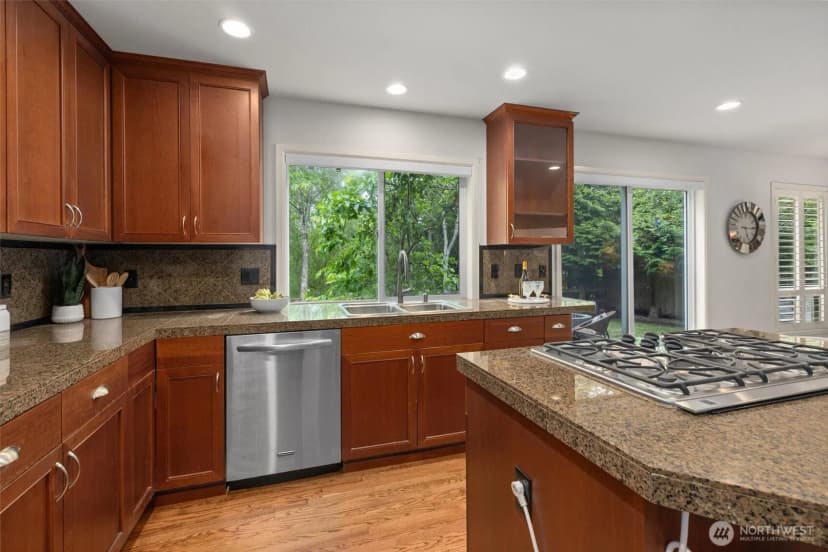 Property photo for 1021 271st Avenue Se, Sammamish photo 11