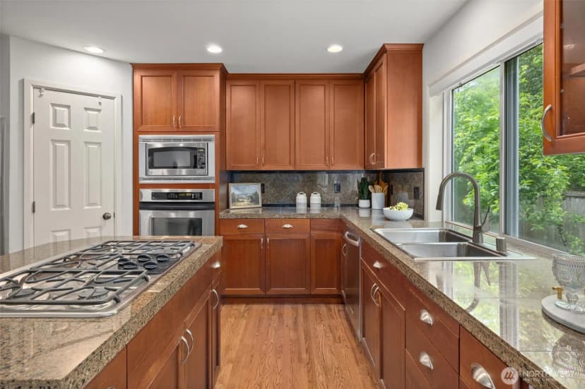 Property photo for 1021 271st Avenue Se, Sammamish photo 14