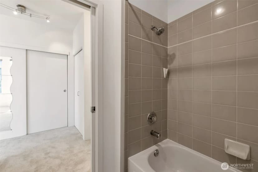 Property photo for 2414 1st Avenue #617, Seattle photo 17