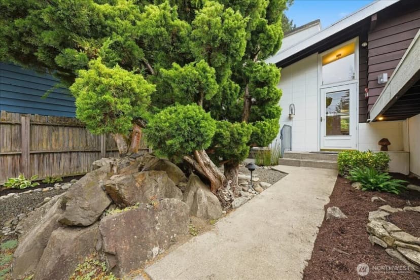 Property photo for 14036 17th Avenue Ne, Seattle photo 3