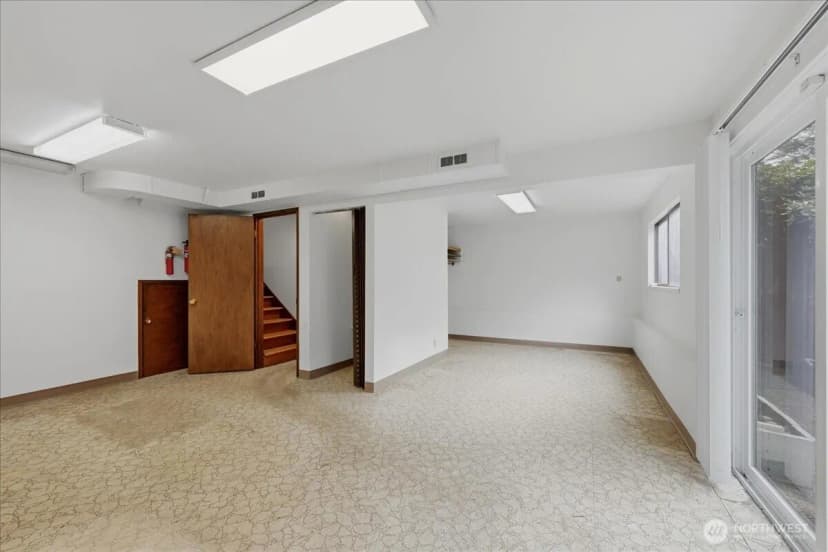 Property photo for 14036 17th Avenue Ne, Seattle photo 12