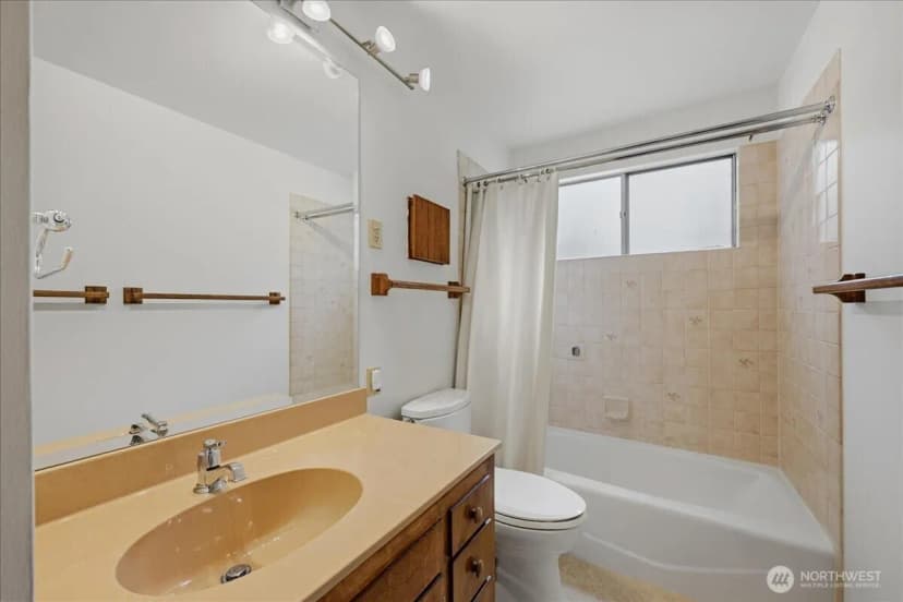 Property photo for 14036 17th Avenue Ne, Seattle photo 10