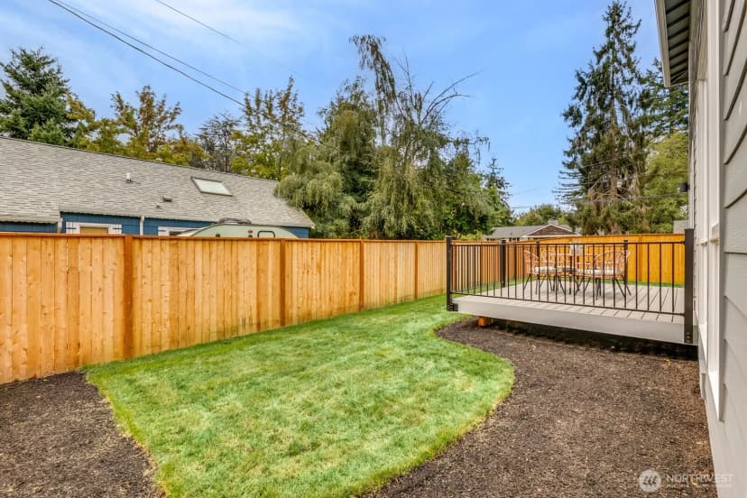 Property photo for 18554 Stone Avenue N, Shoreline photo 39