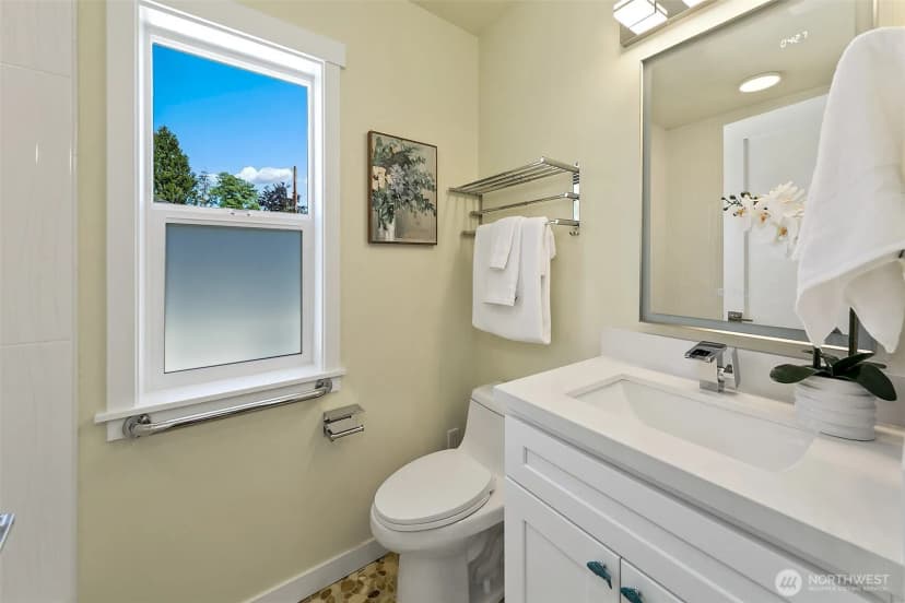 Property photo for 330 Ne Elk Place, Seattle photo 20