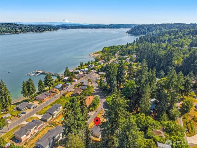 Property photo for 5600 Ocean View Boulevard Ne, Bremerton photo 3
