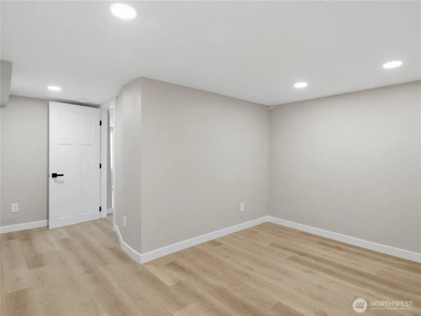 Property photo for 5600 Ocean View Boulevard Ne, Bremerton photo 31