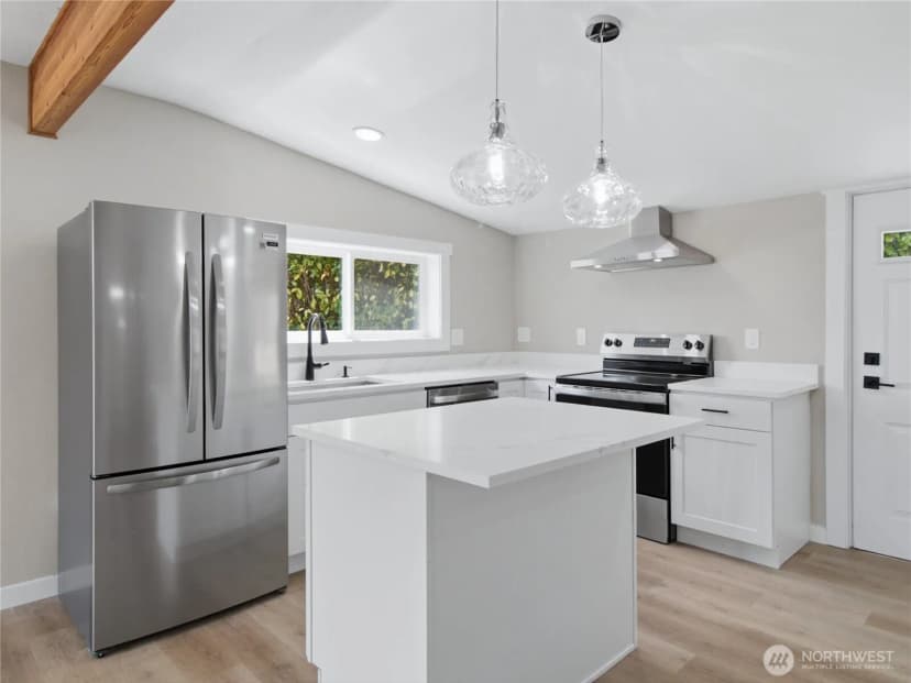 Property photo for 5600 Ocean View Boulevard Ne, Bremerton photo 11