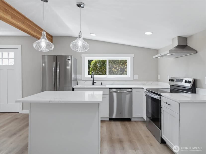 Property photo for 5600 Ocean View Boulevard Ne, Bremerton photo 14