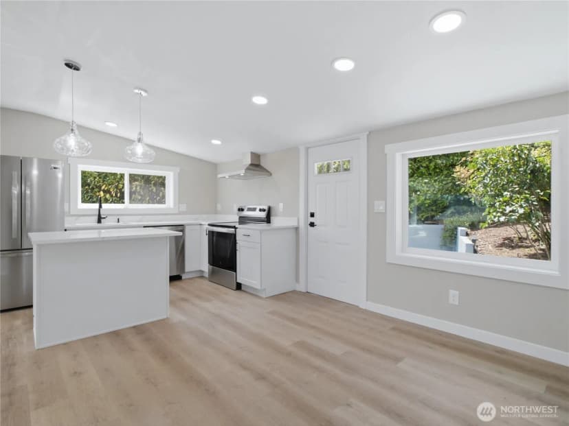 Property photo for 5600 Ocean View Boulevard Ne, Bremerton photo 13