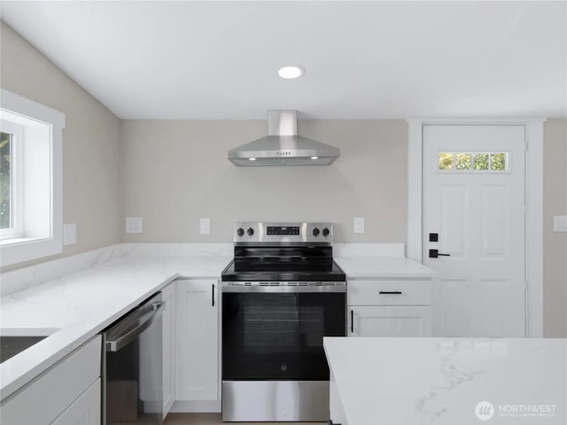Property photo for 5600 Ocean View Boulevard Ne, Bremerton photo 12