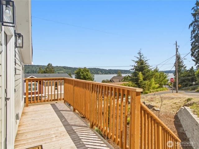 Property photo for 5600 Ocean View Boulevard Ne, Bremerton photo 4
