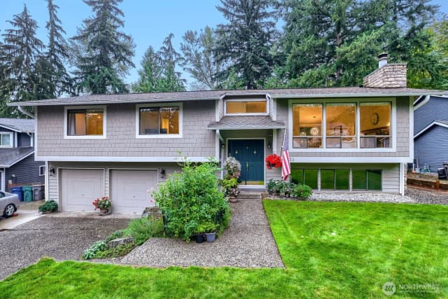 Property photo for 11821 Ne 102nd Place, Kirkland photo 2