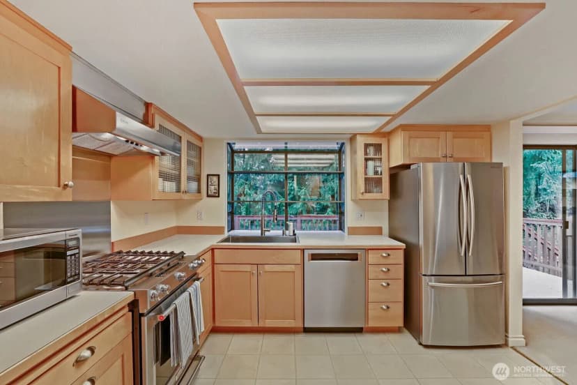 Property photo for 11821 Ne 102nd Place, Kirkland photo 8