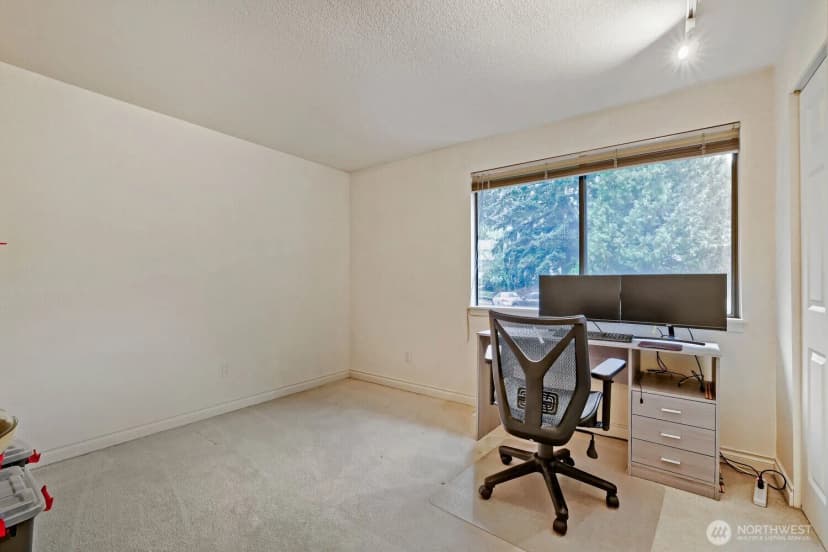 Property photo for 11821 Ne 102nd Place, Kirkland photo 20