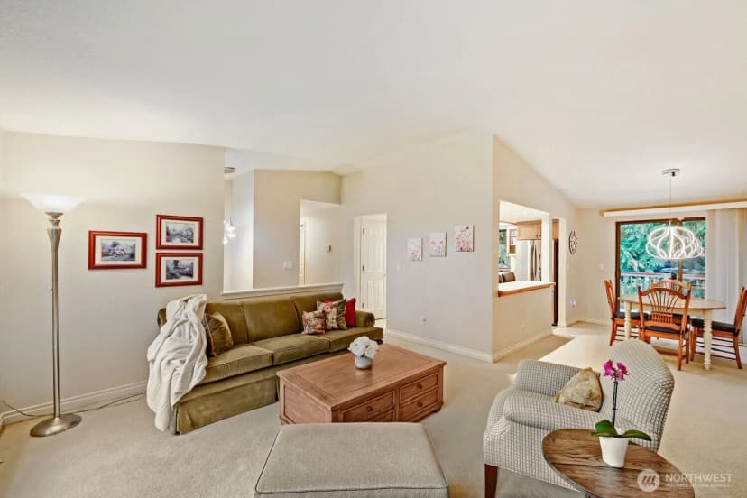 Property photo for 11821 Ne 102nd Place, Kirkland photo 6