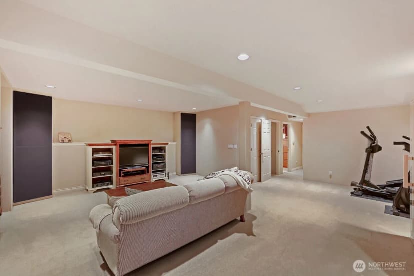 Property photo for 11821 Ne 102nd Place, Kirkland photo 22