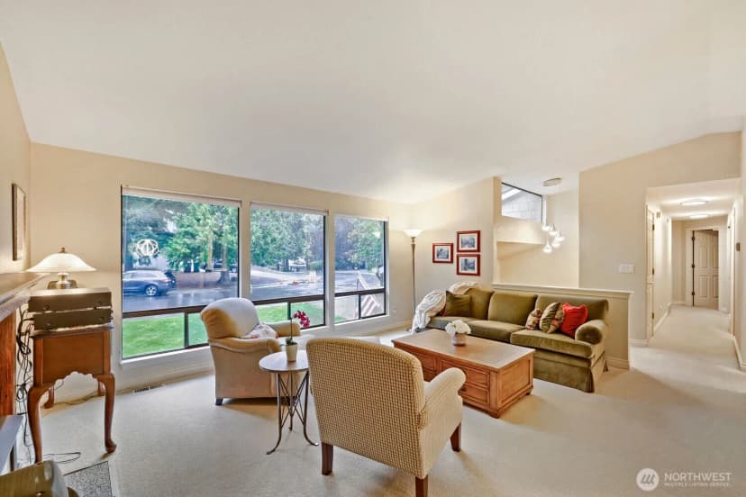 Property photo for 11821 Ne 102nd Place, Kirkland photo 4
