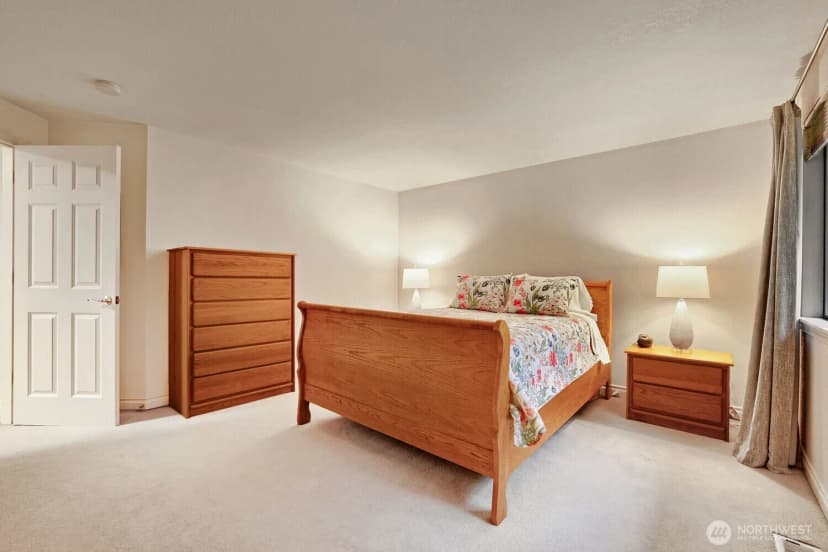 Property photo for 11821 Ne 102nd Place, Kirkland photo 13