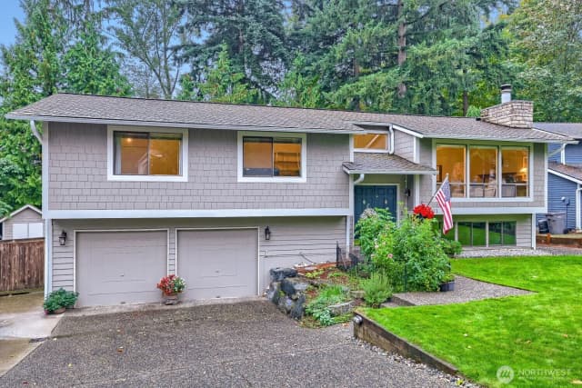 Property photo for 11821 Ne 102nd Place, Kirkland photo 3