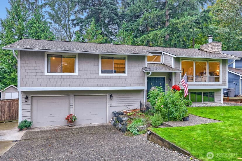 Property photo for 11821 Ne 102nd Place, Kirkland photo 3