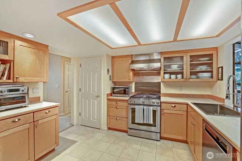 Property photo for 11821 Ne 102nd Place, Kirkland photo 10
