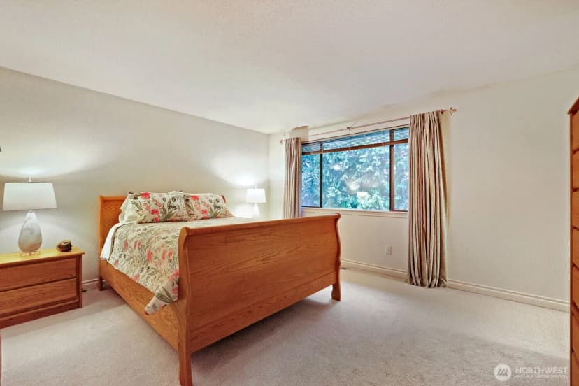 Property photo for 11821 Ne 102nd Place, Kirkland photo 14