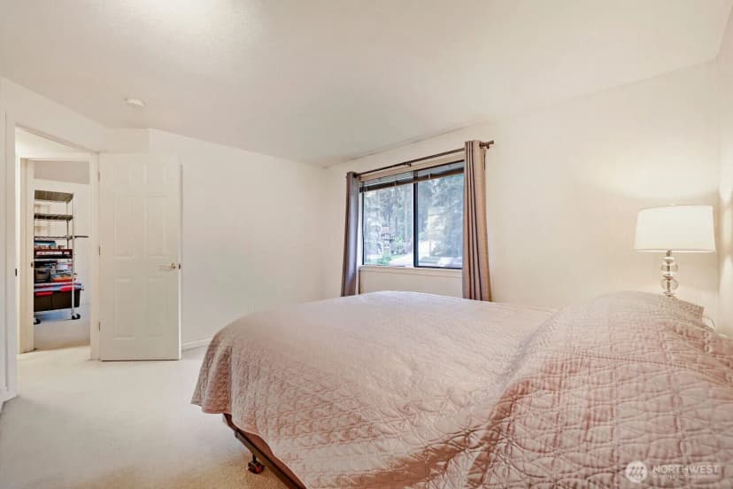 Property photo for 11821 Ne 102nd Place, Kirkland photo 17