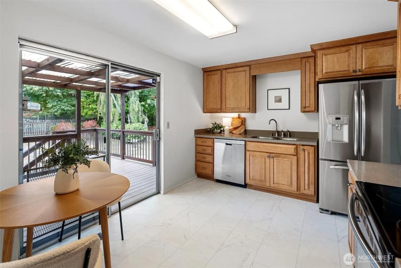 Property photo for 1216 N Woodlawn Street, Tacoma photo 8