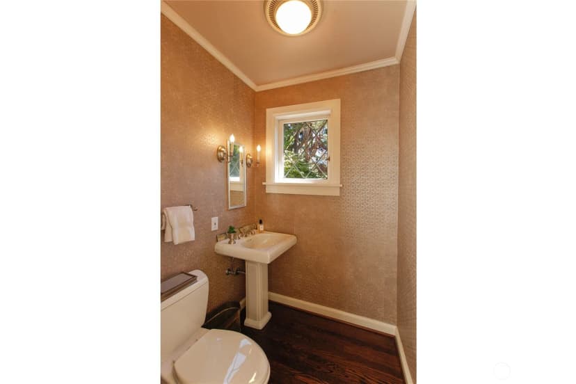 Property photo for 3829 43rd Avenue Ne, Seattle photo 19